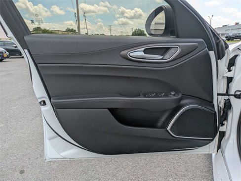 Used 2021 Alfa Romeo Giulia Ti image 6