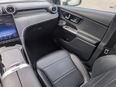 Used 2025 Mercedes-Benz GLC 300 4MATIC image 17