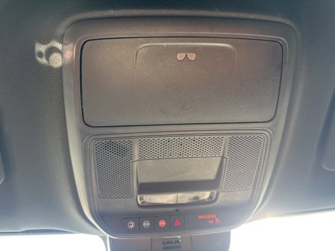 Used 2025 Chevrolet Traverse LT image 42