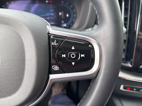 Certified 2025 Volvo XC60 B5 Plus image 10