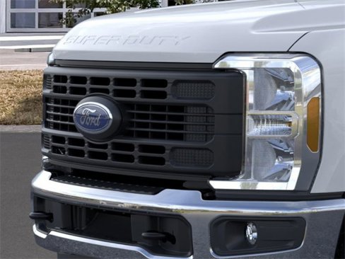 New 2026 Ford F250 XL w/ XL Chrome Package image 17