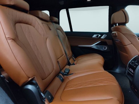 New 2026 BMW X7 M60i image 28