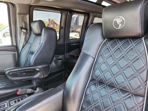 Used 2019 Chevrolet Express 2500 Extended w/ Enhanced Convenience Package image 12