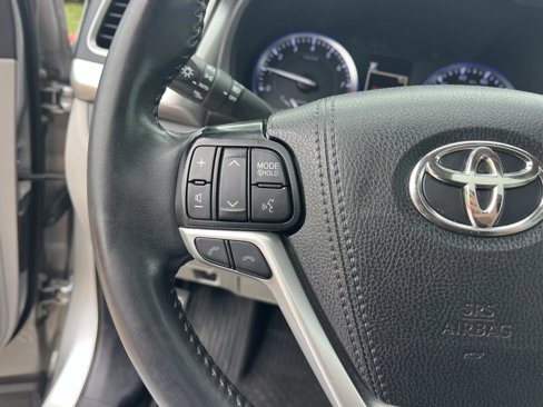 Used 2019 Toyota Highlander XLE image 17
