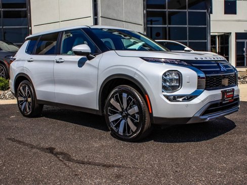 New 2025 Mitsubishi Outlander SE image 3