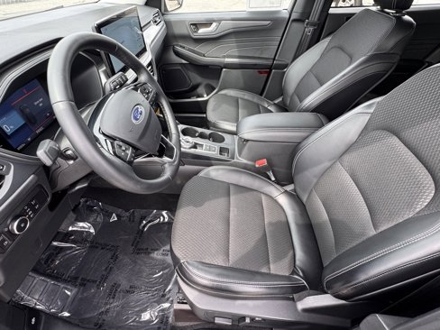 Used 2025 Ford Escape SE image 18
