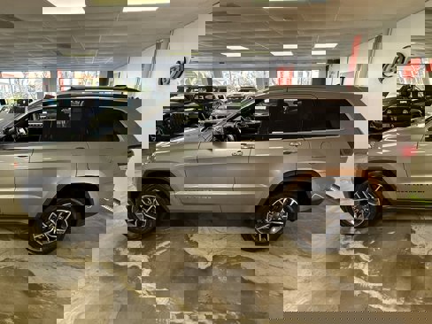 Used 2020 Jeep Grand Cherokee Limited w/ Luxury Group II image 6