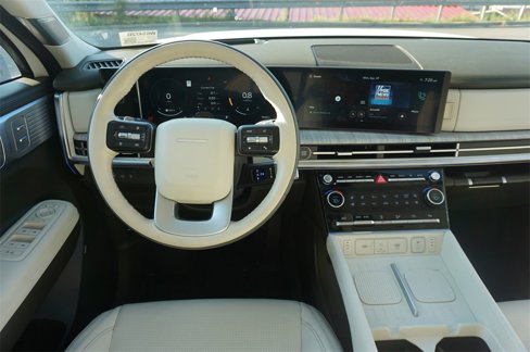 Used 2025 Hyundai Santa Fe Calligraphy image 6