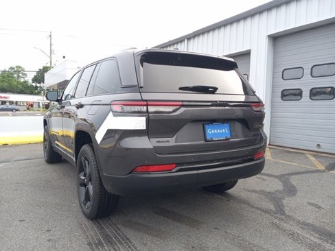 New 2025 Jeep Grand Cherokee Limited w/ Black Appearance Package image 5