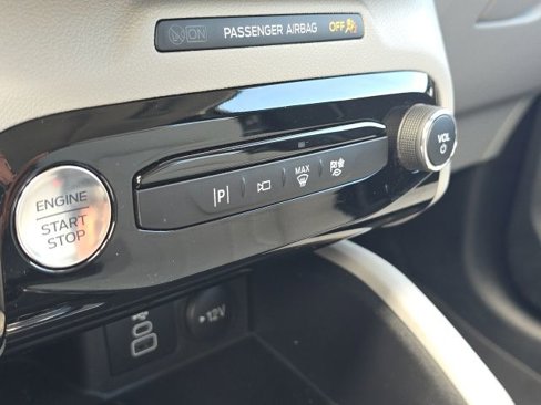 Used 2025 Ford Escape Platinum w/ Premium Technology Package image 37