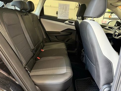 Certified 2025 Volkswagen Taos SE image 23