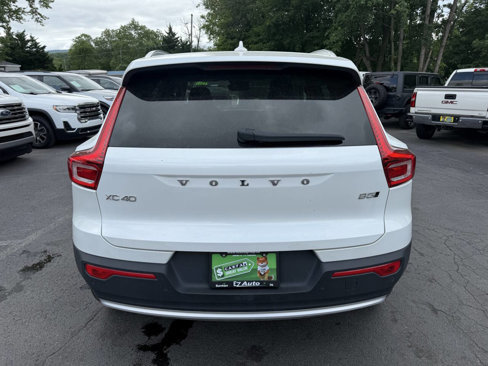 Used 2023 Volvo XC40 B5 Plus image 9