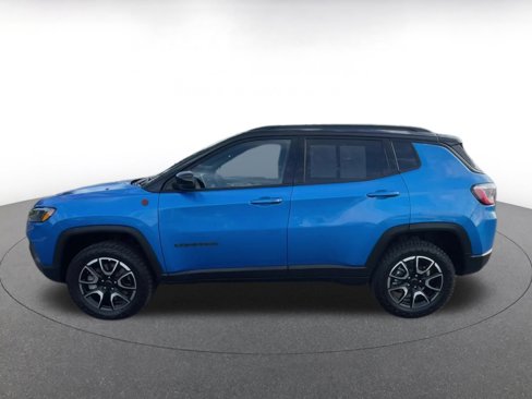 Used 2025 Jeep Compass Trailhawk image 9