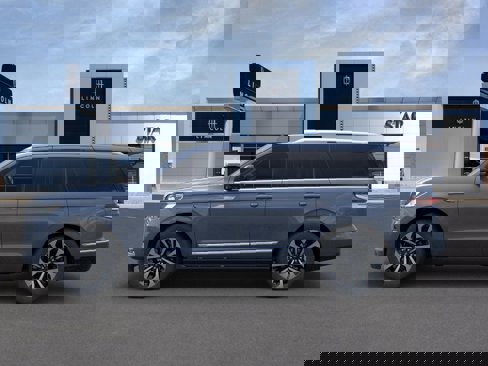 New 2023 Lincoln Navigator Reserve image 3