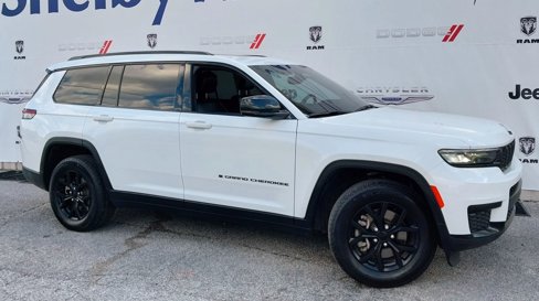 Used 2024 Jeep Grand Cherokee L Altitude image 3