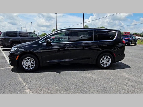 New 2026 Chrysler Pacifica Select image 24