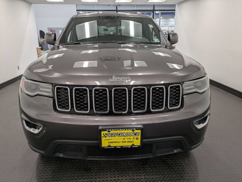 Used 2021 Jeep Grand Cherokee Laredo image 2