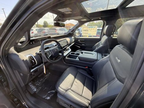 New 2025 Ford Expedition Platinum image 13