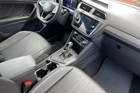 Used 2022 Volkswagen Tiguan SE image 17