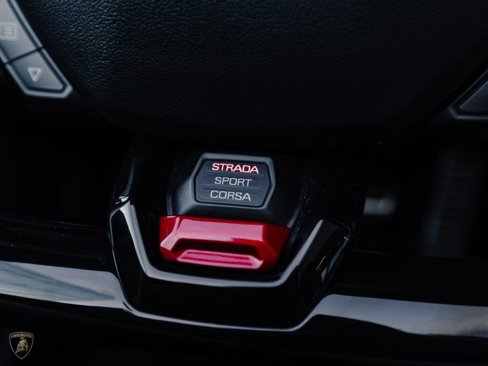 Used 2021 Lamborghini Huracan EVO image 26