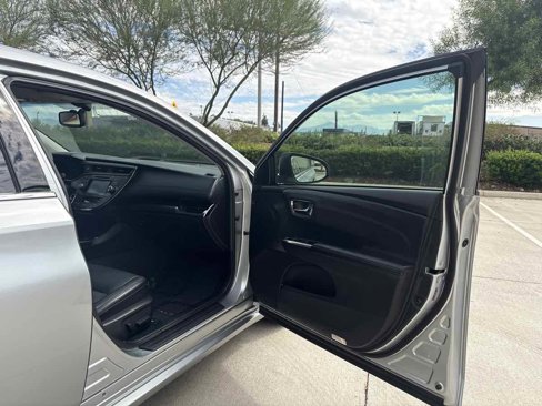 Used 2016 Toyota Avalon Touring image 9
