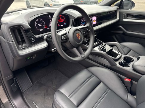 Certified 2025 Porsche Cayenne Coupe image 6