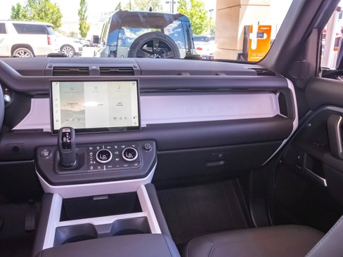 New 2025 Land Rover Defender 110 S image 41