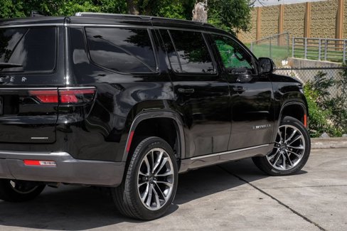 Used 2022 Jeep Wagoneer Series III w/ Premium Group I image 17