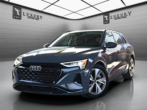 Used 2024 Audi Q8 e-tron Premium image 3