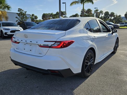Used 2025 Toyota Camry SE image 5
