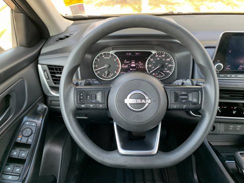 Used 2024 Nissan Rogue S image 11