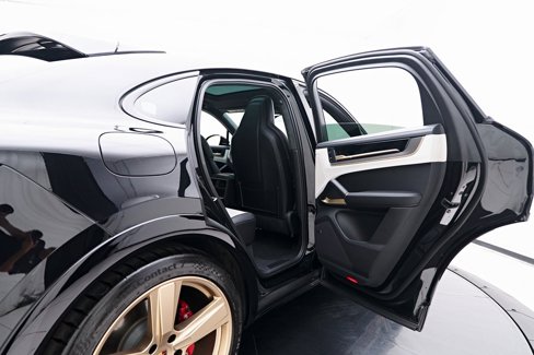 Used 2025 Porsche Cayenne GTS image 33