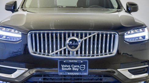 Certified 2025 Volvo XC90 B6 Plus image 8