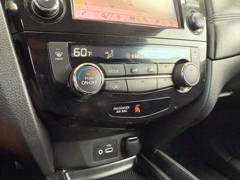 Used 2018 Nissan Rogue SL image 35