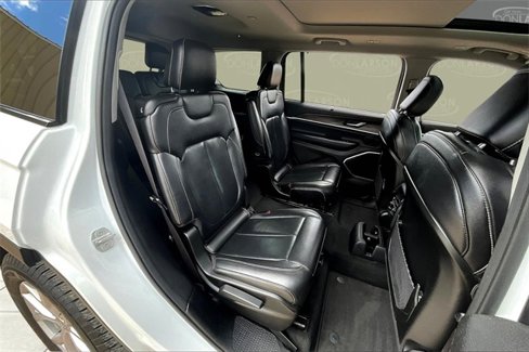 Used 2022 Jeep Grand Cherokee L Limited w/ Luxury Tech Group II image 16