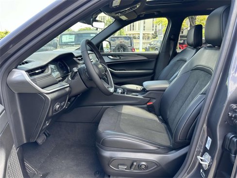 New 2025 Jeep Grand Cherokee L Altitude image 9