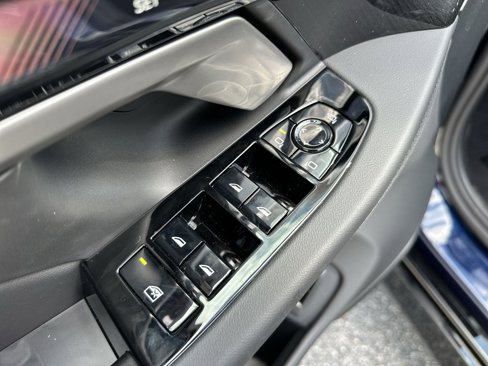New 2026 BMW i5 eDrive40 w/ M Sport Package image 17