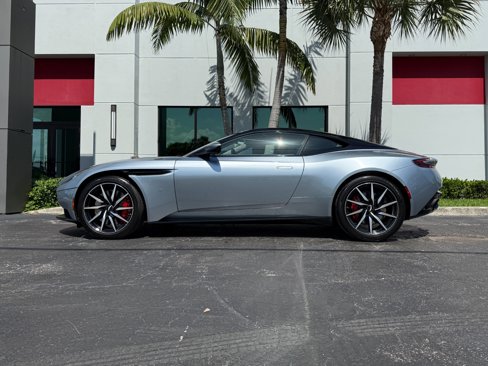 Used 2018 Aston Martin DB11 V12 image 13