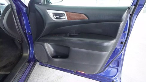 Used 2017 Nissan Pathfinder Platinum w/ Family Entertainment Package image 17