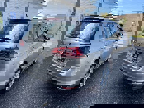 Used 2016 Volkswagen Golf Limited Edition image 8