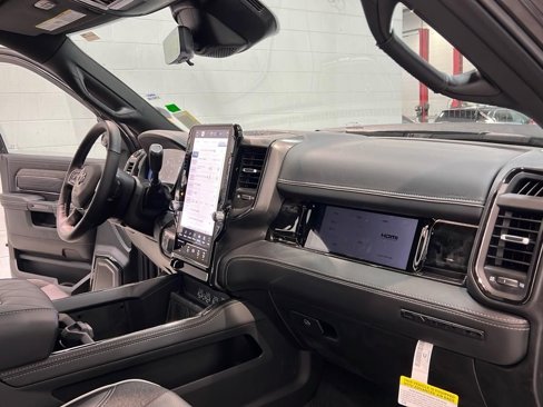 New 2025 RAM 2500 Limited image 30