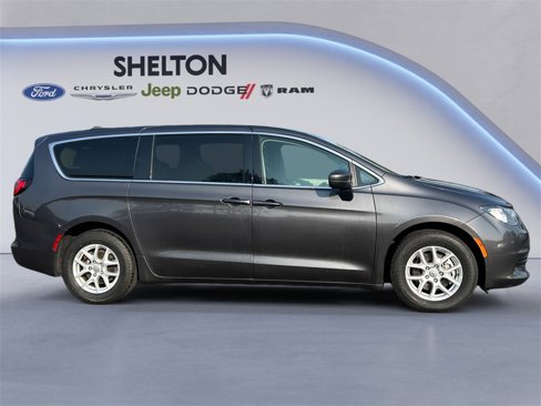 Used 2019 Chrysler Pacifica Touring image 6
