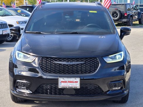 New 2026 Chrysler Pacifica Select image 2
