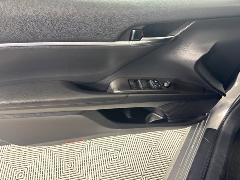 Used 2022 Toyota Camry LE image 11
