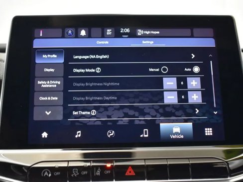 Used 2024 Jeep Compass Latitude image 32