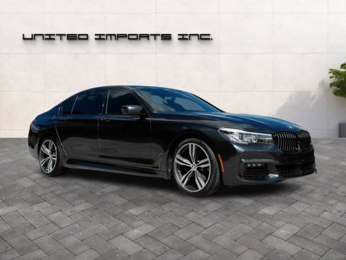 Used 2019 BMW 740i w/ Executive Package image 7