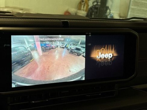 Used 2024 Jeep Wrangler Unlimited Rubicon w/ Convenience Group image 10