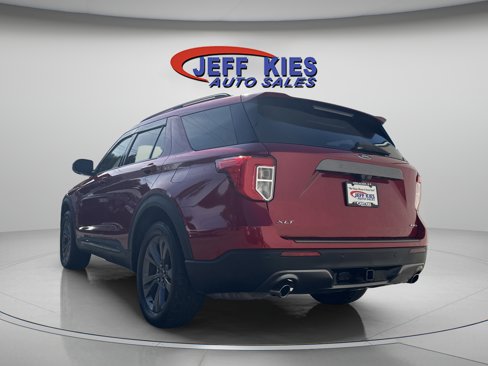 Used 2022 Ford Explorer XLT w/ Equipment Group 202A image 5