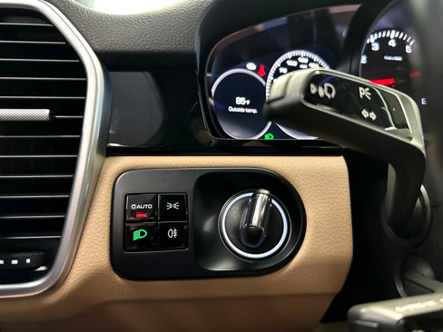 Used 2019 Porsche Cayenne image 48