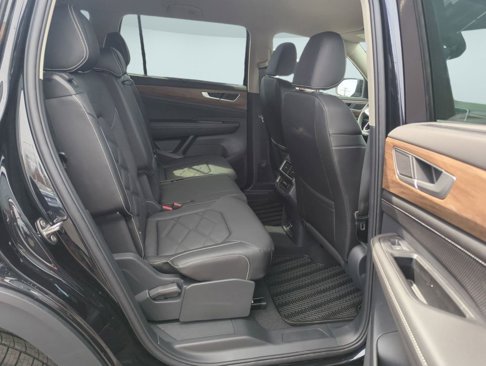 New 2025 Volkswagen Atlas SE image 25